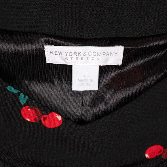 New York & Co All-Over Cherry Print Dress Size LARGE Casual Light-Hearted Whimsy - Picture 5 of 5